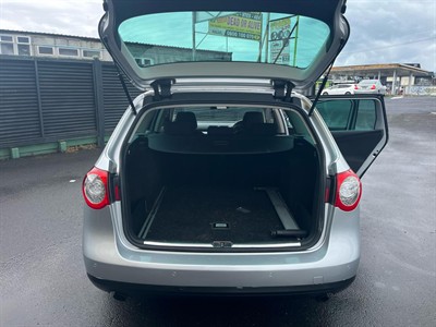 2010 Volkswagen Passat - Thumbnail