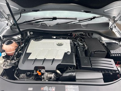 2010 Volkswagen Passat - Thumbnail