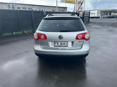 2010 Volkswagen Passat - Thumbnail