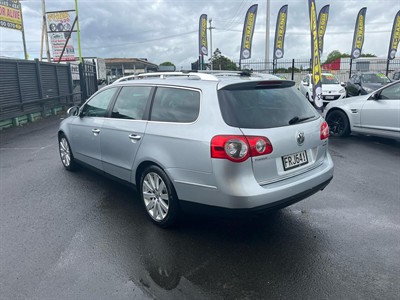 2010 Volkswagen Passat - Thumbnail