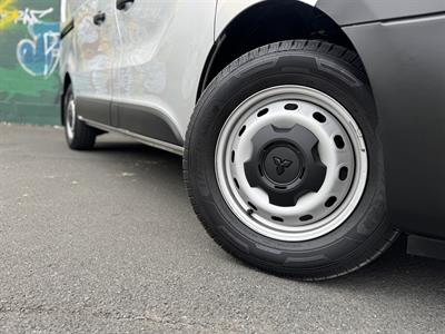 2022 Mitsubishi Express - Thumbnail