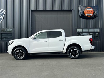 2022 Nissan Navara - Thumbnail