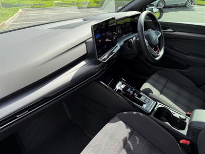 2025 Volkswagen Golf - Thumbnail