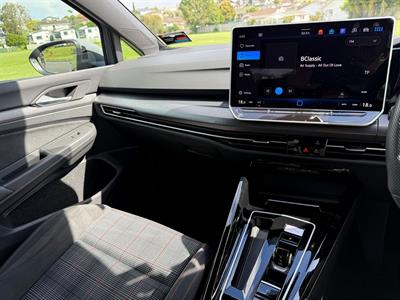 2025 Volkswagen Golf - Thumbnail