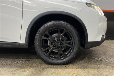 2015 Mitsubishi Outlander - Thumbnail