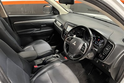 2015 Mitsubishi Outlander - Thumbnail
