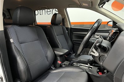 2015 Mitsubishi Outlander - Thumbnail