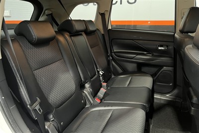 2015 Mitsubishi Outlander - Thumbnail