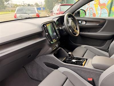 2023 Volvo C40 - Thumbnail