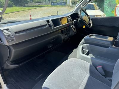 2010 Toyota Hiace - Thumbnail