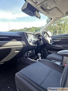 2020 Mitsubishi Outlander - Thumbnail
