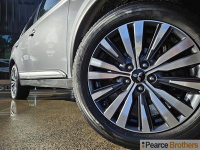 2020 Mitsubishi Outlander - Thumbnail