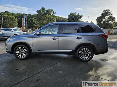 2020 Mitsubishi Outlander - Thumbnail