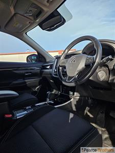 2020 Mitsubishi Outlander - Thumbnail