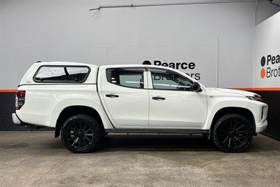 2021 Mitsubishi Triton - Thumbnail