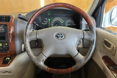 2002 Toyota Hiace - Thumbnail