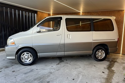 2002 Toyota Hiace - Thumbnail