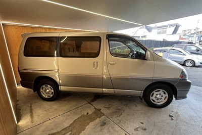 2002 Toyota Hiace - Thumbnail