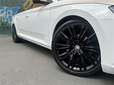 2021 Skoda Superb - Thumbnail