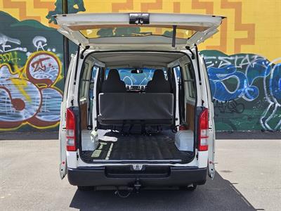 2015 Toyota Hiace - Thumbnail