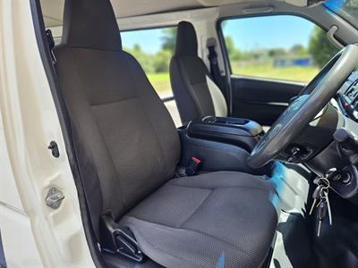 2015 Toyota Hiace - Thumbnail