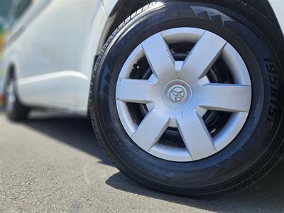 2015 Toyota Hiace - Thumbnail