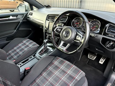 2015 Volkswagen GOLF - Thumbnail