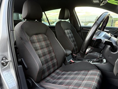 2015 Volkswagen GOLF - Thumbnail
