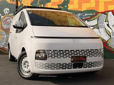 2024 Hyundai Staria - Thumbnail