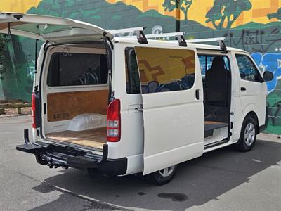 2015 Toyota Hiace - Thumbnail
