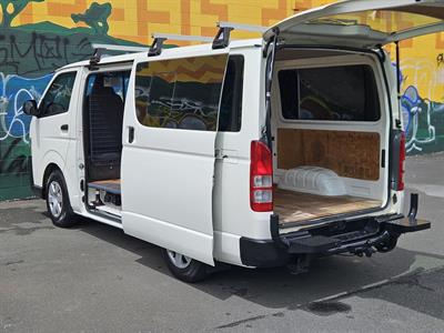 2015 Toyota Hiace - Thumbnail