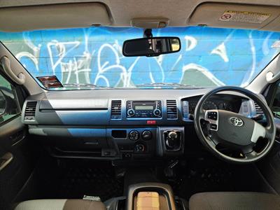2015 Toyota Hiace - Thumbnail