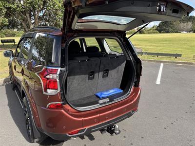 2021 Mahindra XUV500 - Thumbnail