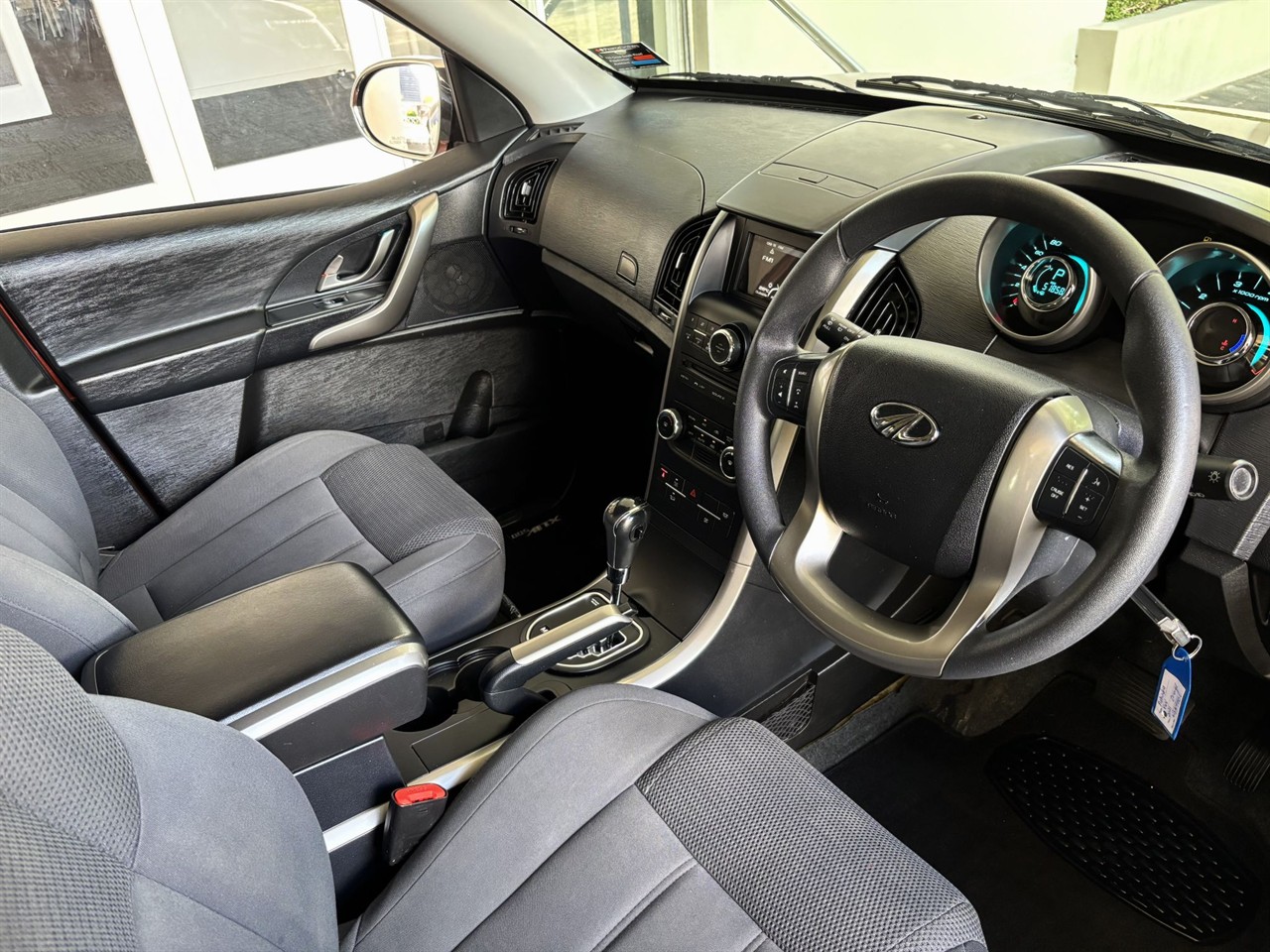 2021 Mahindra XUV500