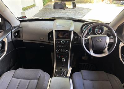 2021 Mahindra XUV500 - Thumbnail