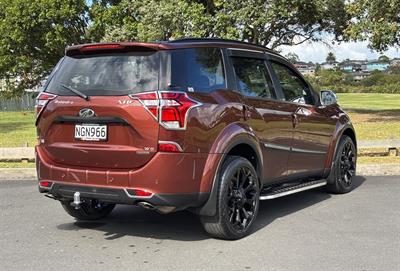 2021 Mahindra XUV500 - Thumbnail
