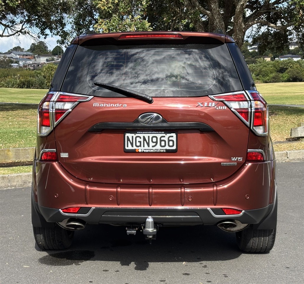 2021 Mahindra XUV500