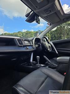 2017 Toyota RAV4 - Thumbnail