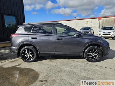 2017 Toyota RAV4 - Thumbnail
