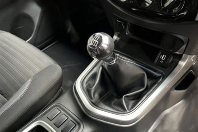 2021 Nissan Navara - Thumbnail