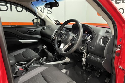 2021 Nissan Navara - Thumbnail