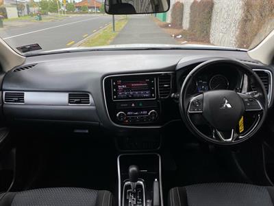 2017 Mitsubishi Outlander - Thumbnail