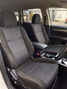 2017 Mitsubishi Outlander - Thumbnail