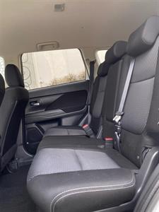 2017 Mitsubishi Outlander - Thumbnail