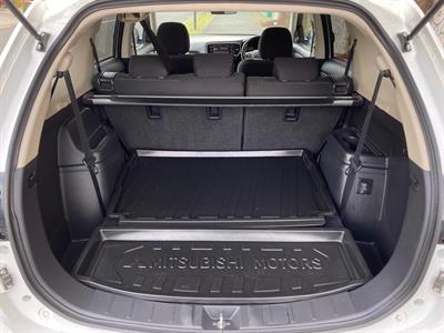 2017 Mitsubishi Outlander - Thumbnail