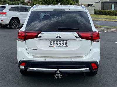 2017 Mitsubishi Outlander - Thumbnail