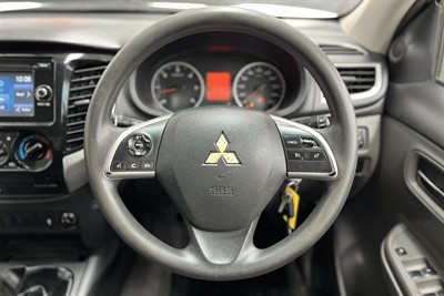 2016 Mitsubishi Triton - Thumbnail