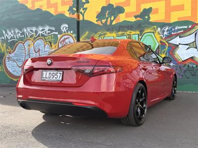 2018 Alfa Romeo Giulia - Thumbnail