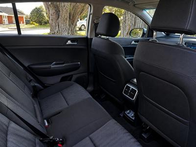 2018 Kia SPORTAGE - Thumbnail