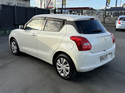 2017 Suzuki Swift - Thumbnail